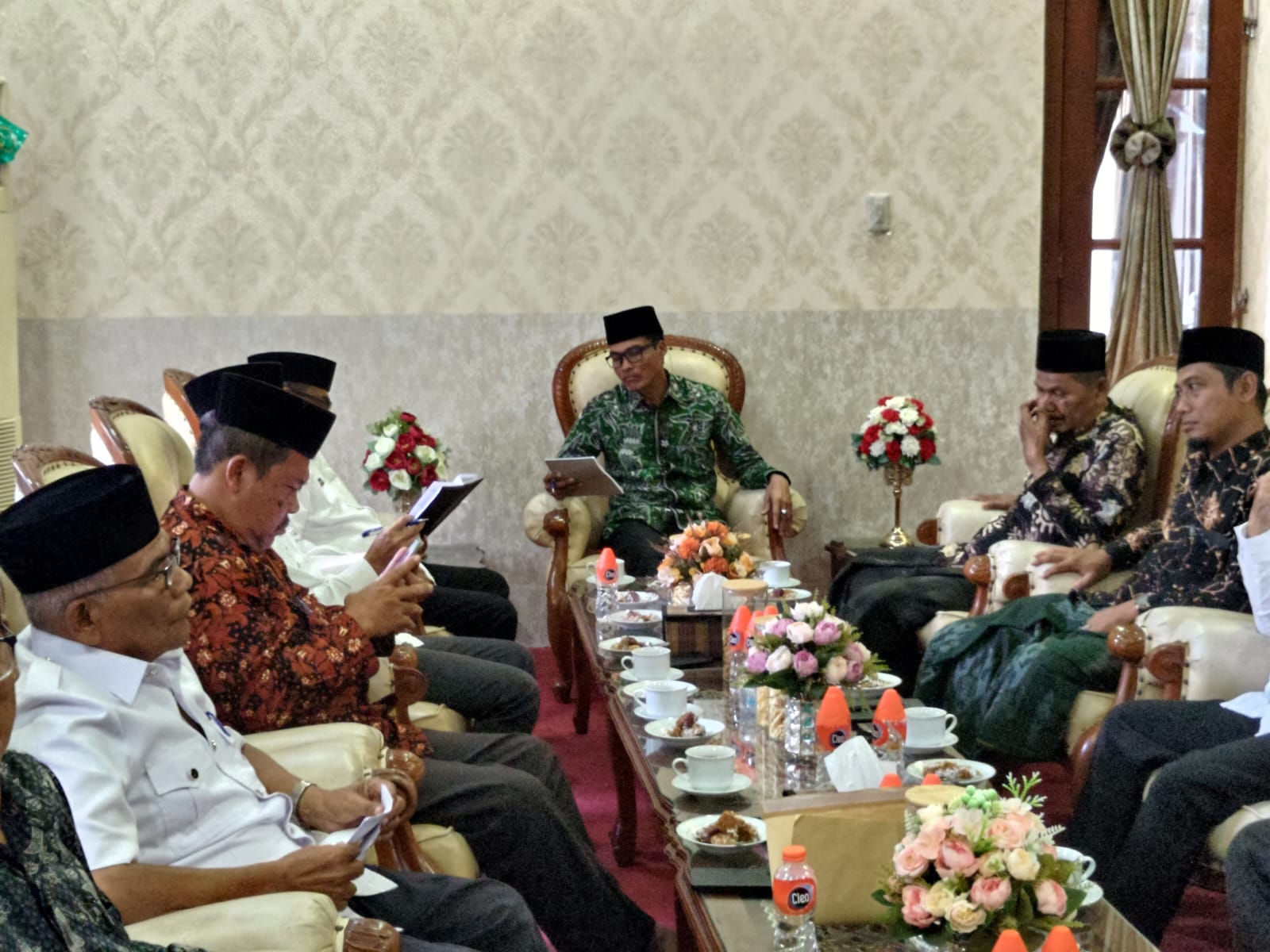 Pj Walikota Langsa Syaridin S.Pd., M.Pd menerima kunjungan dan silaturahmi ketua dan pimpinan dari lembaga keistimewaan Kota Langsa