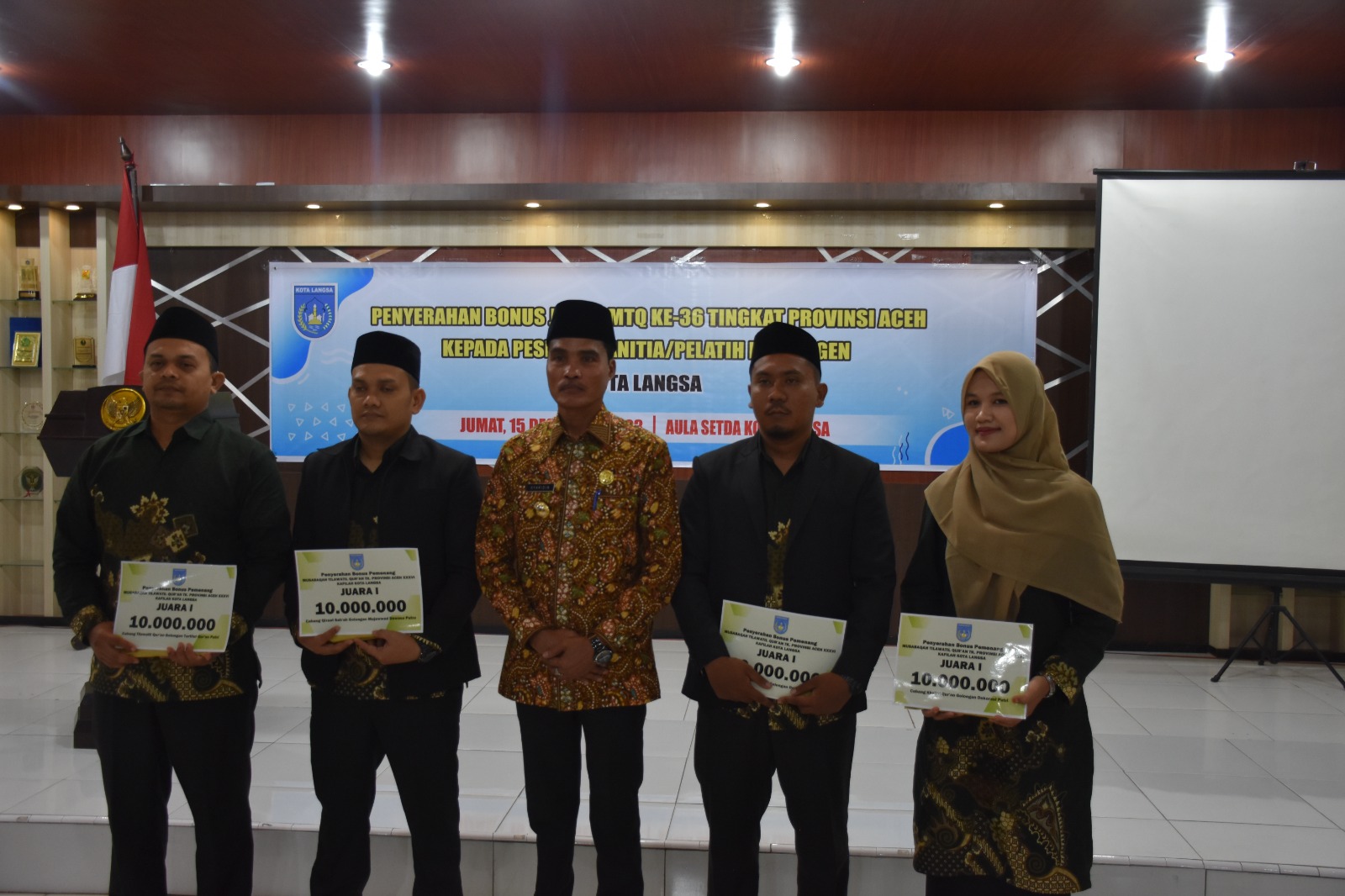Pemerintah Kota Langsa Beri Bonus Juara Kepada Kontingen Kota Langsa MTQ Ke-36 Tingkat Provinsi Aceh di Simeulu